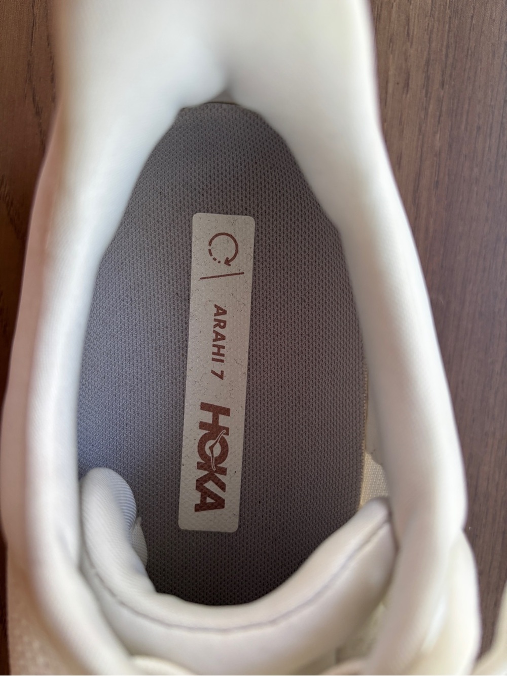 Hoka Arahi 7 White Sneakers with Rose-Gold Logo Accent size 10.   Like new! - Picture 2 of 5
